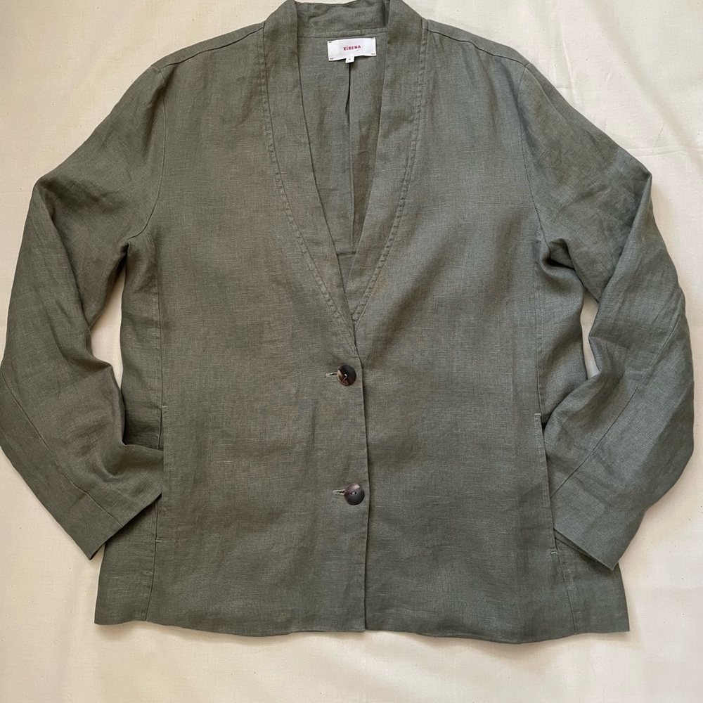 Xirena Green Blazer with Notched Lapel and Relaxed Fit